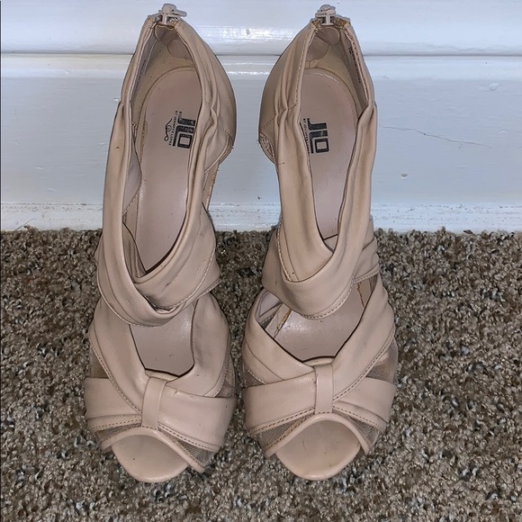 JLo blush/nude heels - Picture 2 of 7